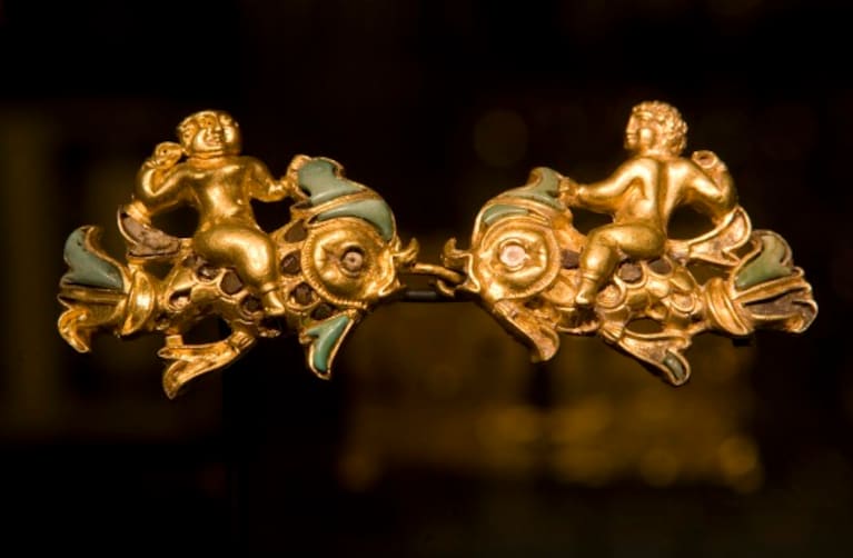 Negli ultimi decenni, il lavoro degli archeologi è riuscito a ricostruire una parte di storia degli antichissimi popoli nomadi che popolarono l Asia Centrale L assenza di testimonianze scritte è stata compensata da preziosi e sofisticati manufatti che ci parlano di genti raffinatissime e dalla grande sensibilità artistica.