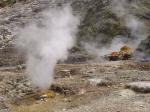 L’uso di iniezione idraulica nelle centrali geotermiche potrebbe provocare sciami sismici nelle aree limitrofe.