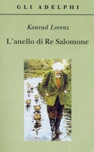Konrad Lorenz nella celebre immagine di copertina del suo "L’anello di Re Salomone".