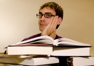 Per Andrew Pontzen (sopra), cosmologo a Oxford, non c’è nemmeno bisogno di aspettare la pubblicazione delle argomentazioni matematiche per definire quella di Weinstein l’ennesima "teoria del nulla".
