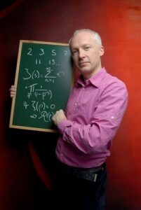 Il matematico Marcus du Sautoy (sopra), docente di comunicazione pubblica della scienza a Oxford, è convinto del valore della teoria di Weinstein.