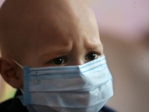 Bambino affetto da leucemia in Ucraina