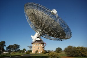 Il radiotelescopio Parkes in Australia, impiegato per la ricerca dei lampi radio.