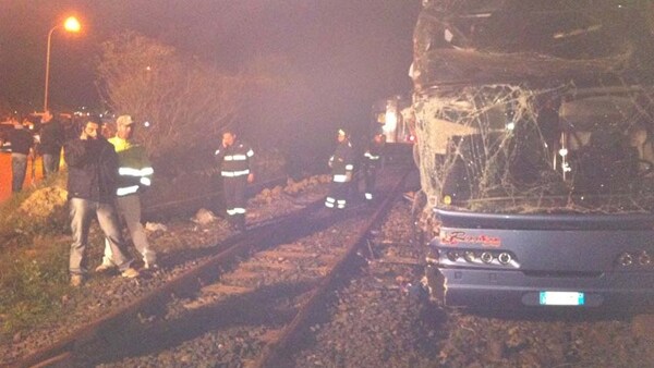 a canicattì treno travolge pullman