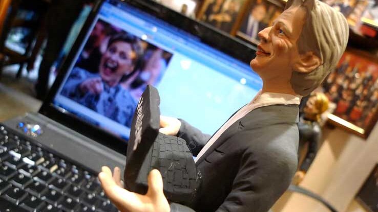 julian assange a napoli nel presepe di san gregorio armenio