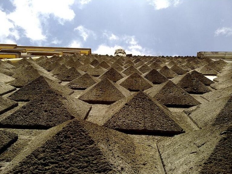 bugne della chiesa del gesù nuovo