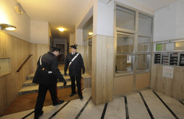 incursione_nella_portineria a napoli