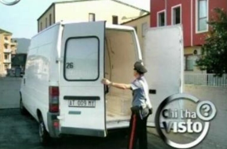il furgone bianco con il quale è avvenuta l'aggressione a Montrucchio