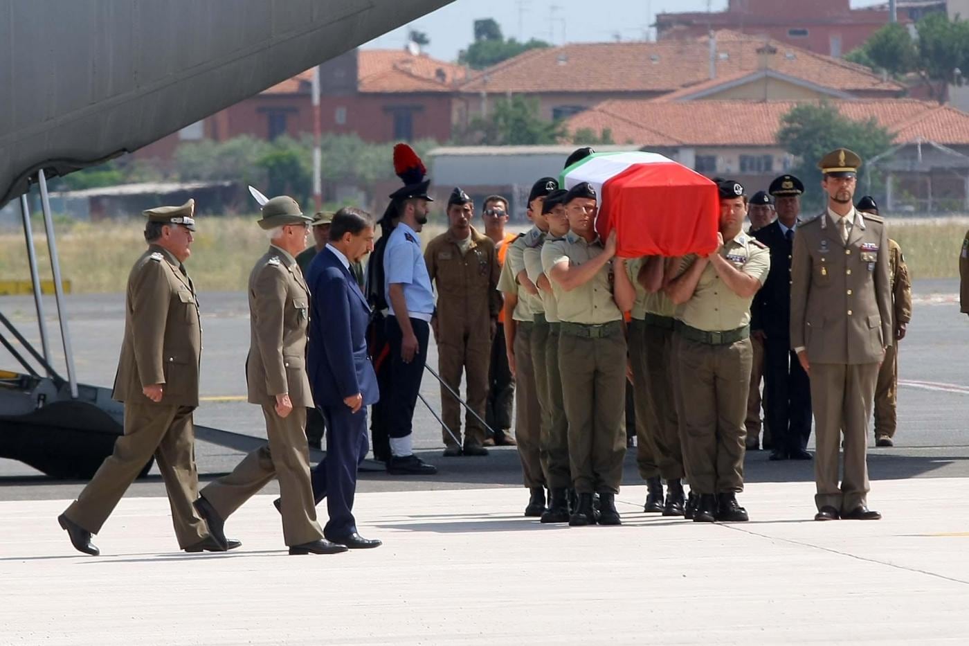 L'arrivo della salma del Caporal Maggiore Scelto Gaetano Tuccillo