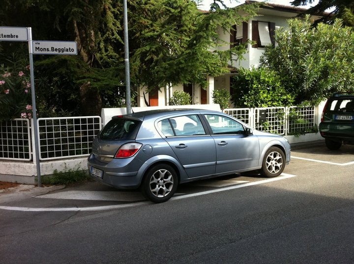 Conselve, l'auto del sindaco in divieto di sosta