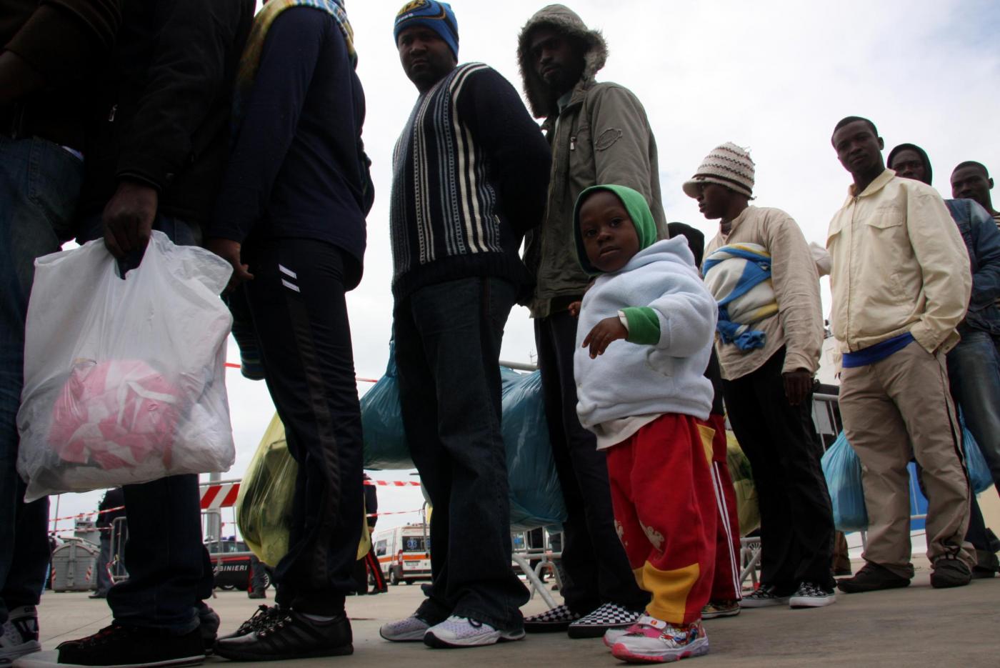 Taranto, arrivo dei profughi libici da Lampedusa