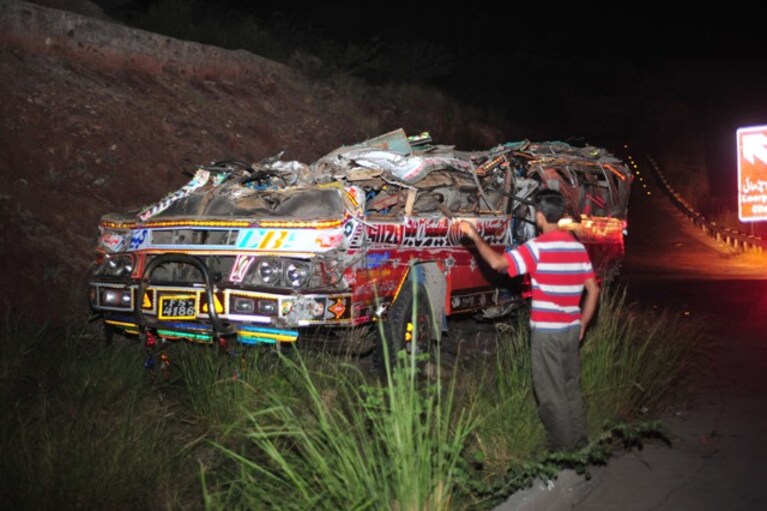 37 morti e 60 feriti in Pakistan