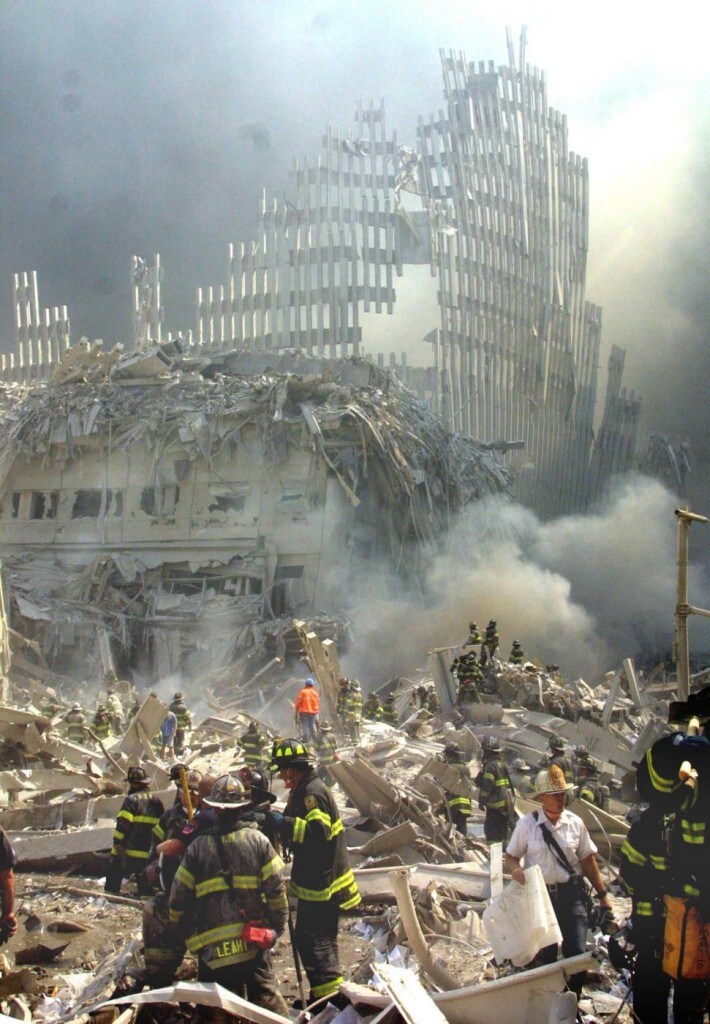 polvere e detriti alle twin towers