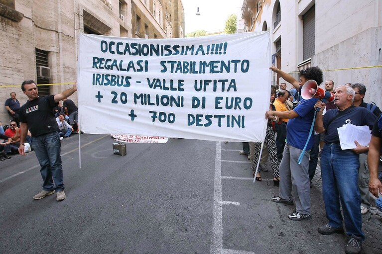 La protesta degli operai iribus.