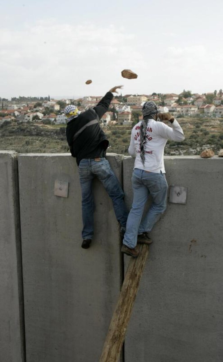 Parte del muro della vergogna costruito dagli israeliani