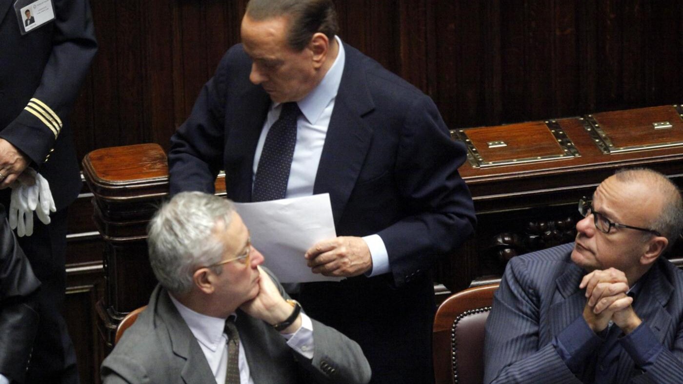 Il Presidente del Consiglio terrà un discorso sui punti programmatici del governo, poi venerdì sarà votata la fiducia. Poco fa si concluso l'incontro Napolitano-Fini.