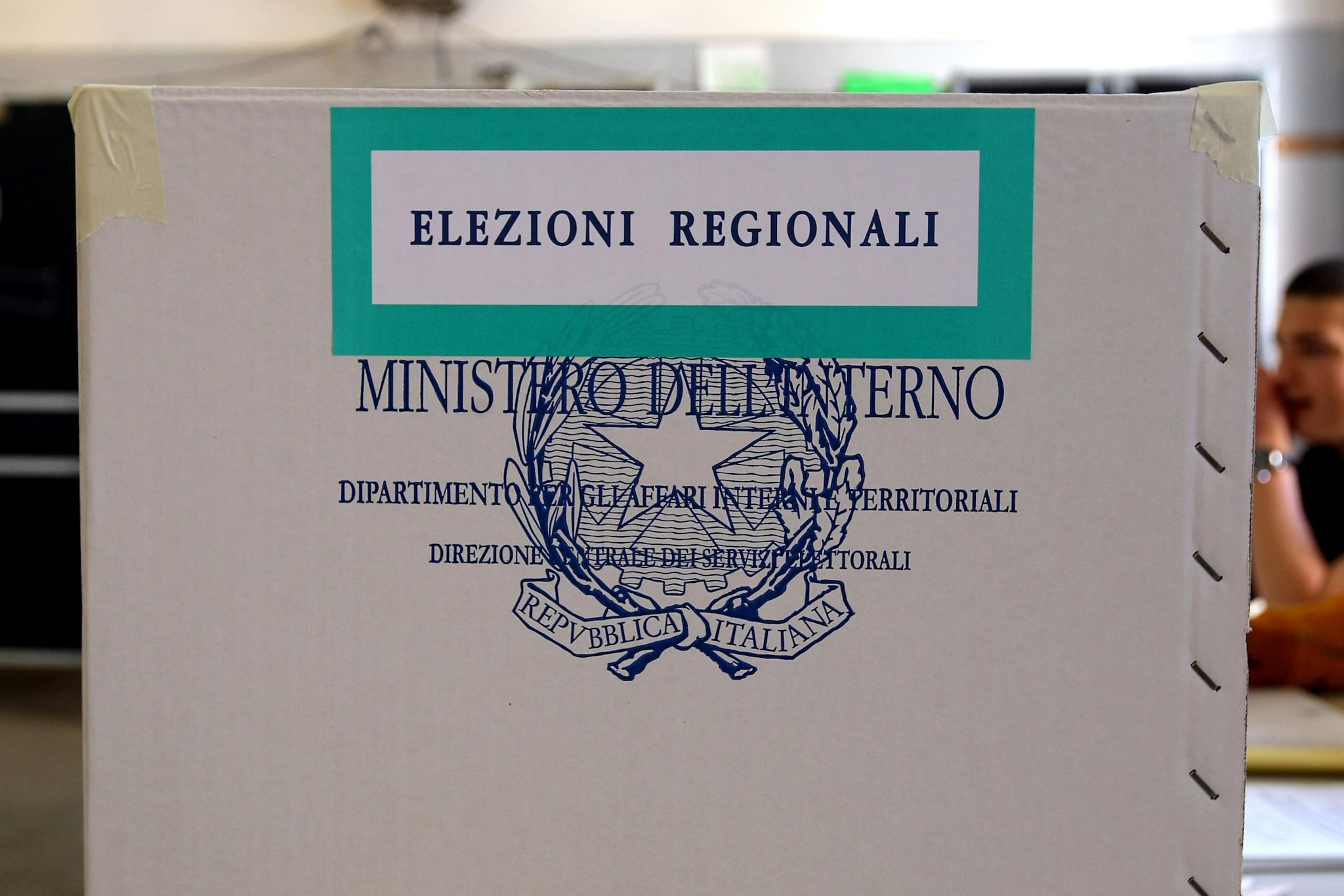 Si sono chiusi alle 15 di oggi i seggi per l’elezione del nuovo consiglio Regionale molisano. Dopo le prime sezioni scrutinate è in testa il Presidente uscente e candidato del centrodestra Iorio ma si profila un testa a testa con Frattura del centrosinistra.