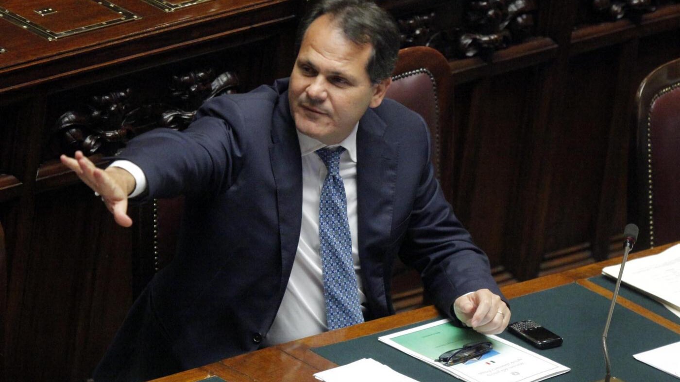 La ricostruzione delle vicende giudiziarie del Ministro palermitano dal 2003 ad oggi.