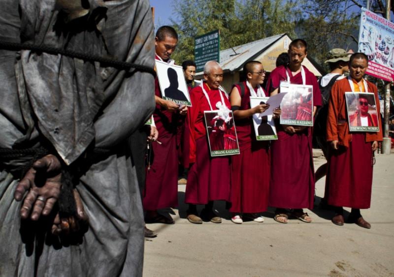 In Tibet i monaci si danno fuoco per protesta: gli &quot;indignatos&quot; di cui nessuno parla