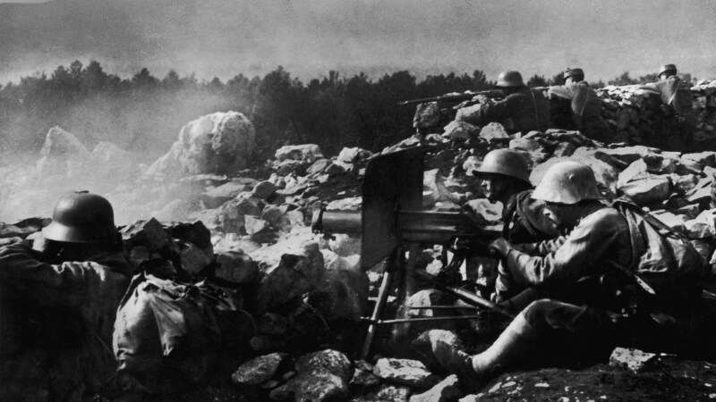 Venne scelto tra le salme di undici soldati che non era stato possibile identificare il 26 ottobre del 1921 da Maria Bergamas, una delle tante madri che, nel corso del primo conflitto mondiale, perse il proprio figlio senza poter mai sapere dove egli fosse stato sepolto.