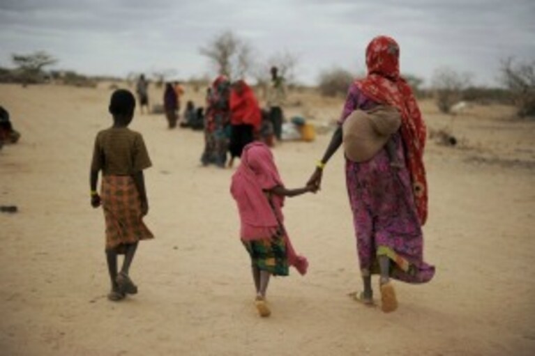 L'agenzia per la cooperazione e lo sviluppo Habeshia torna, con una nota, a chiedere risposte sui circa 400 profughi eritrei, etiopi e somali, tra cui molti bambini, di cui si sono perse le tracce a marzo: una tragedia umanitaria che si sta consumando nel più assoluto silenzio; dietro di essa l'incubo del traffico di esseri umani.