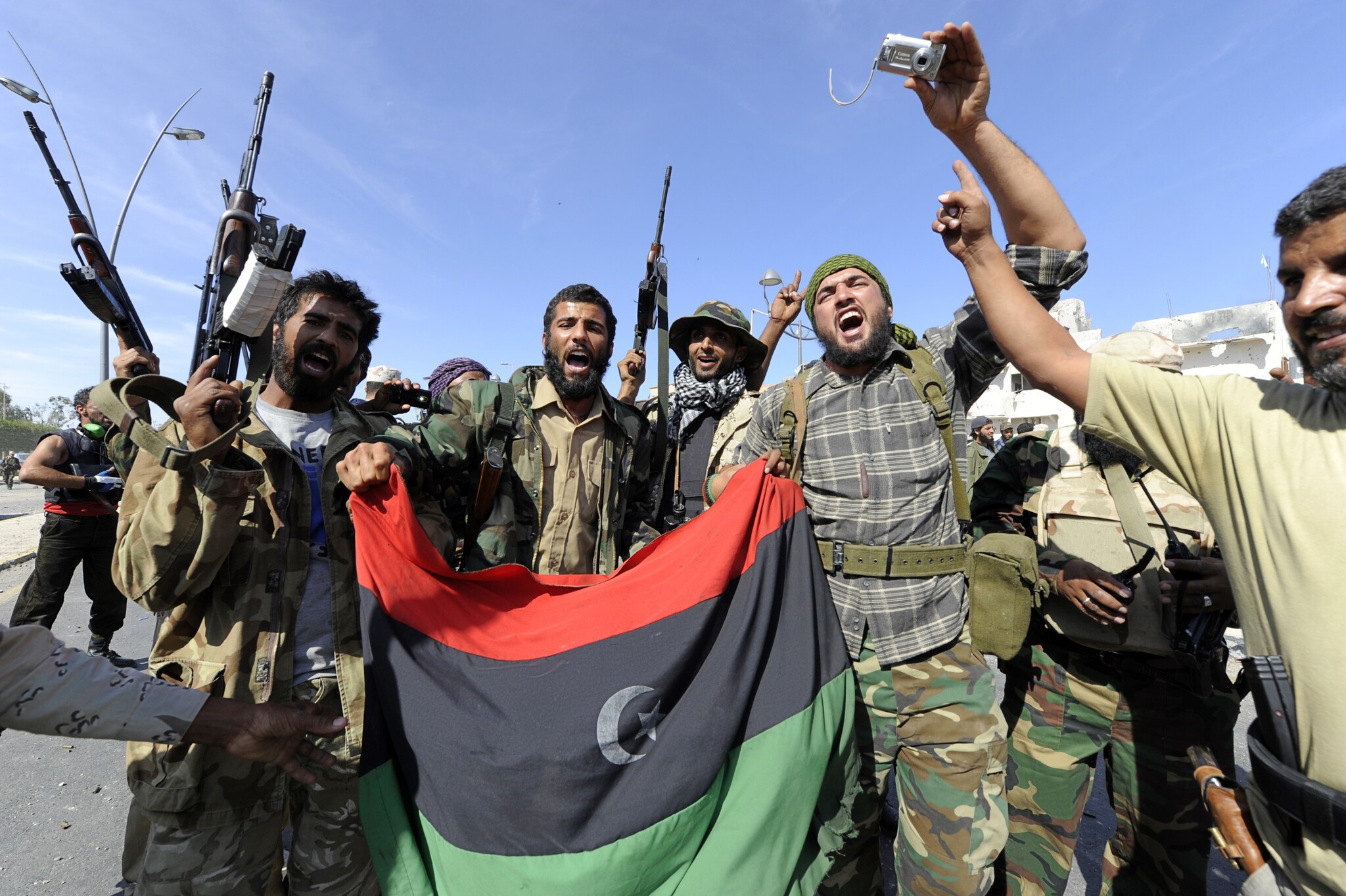 Dopo la morte di Gheddafi dalla Nato si parla di missione conclusa anche se la decisione finale spetterà al Consiglio Atlantico. In Libia è tempo di una nuova era e il Cnt è pronto a dichiarare la liberazione definitiva del Paese.