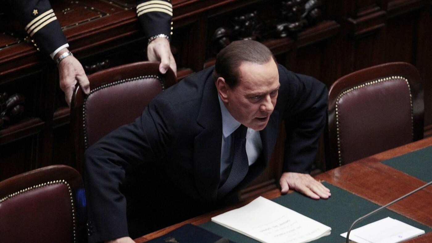 La decisione del gup Maria Grazia Vicedomini accolta dai legali del Presidente del Consiglio con cauto entusiasmo. Rinviati a giudizio Pier Silvio Berlusconi e Fedele Confalonieri