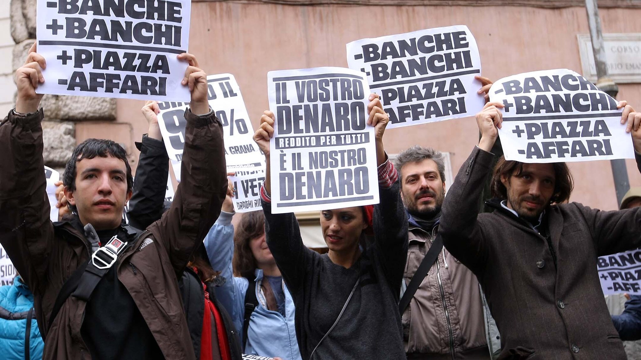 Protesta durante la 87a Giornata Mondiale del Risparmio