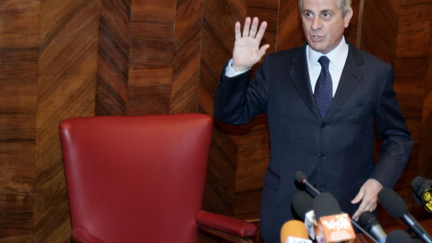 Contrasti e divergenze in casa Pdl. Berlusconi inizia a essere messo seriamente in discussione e i frondisti potrebbero davvero staccare la spina.