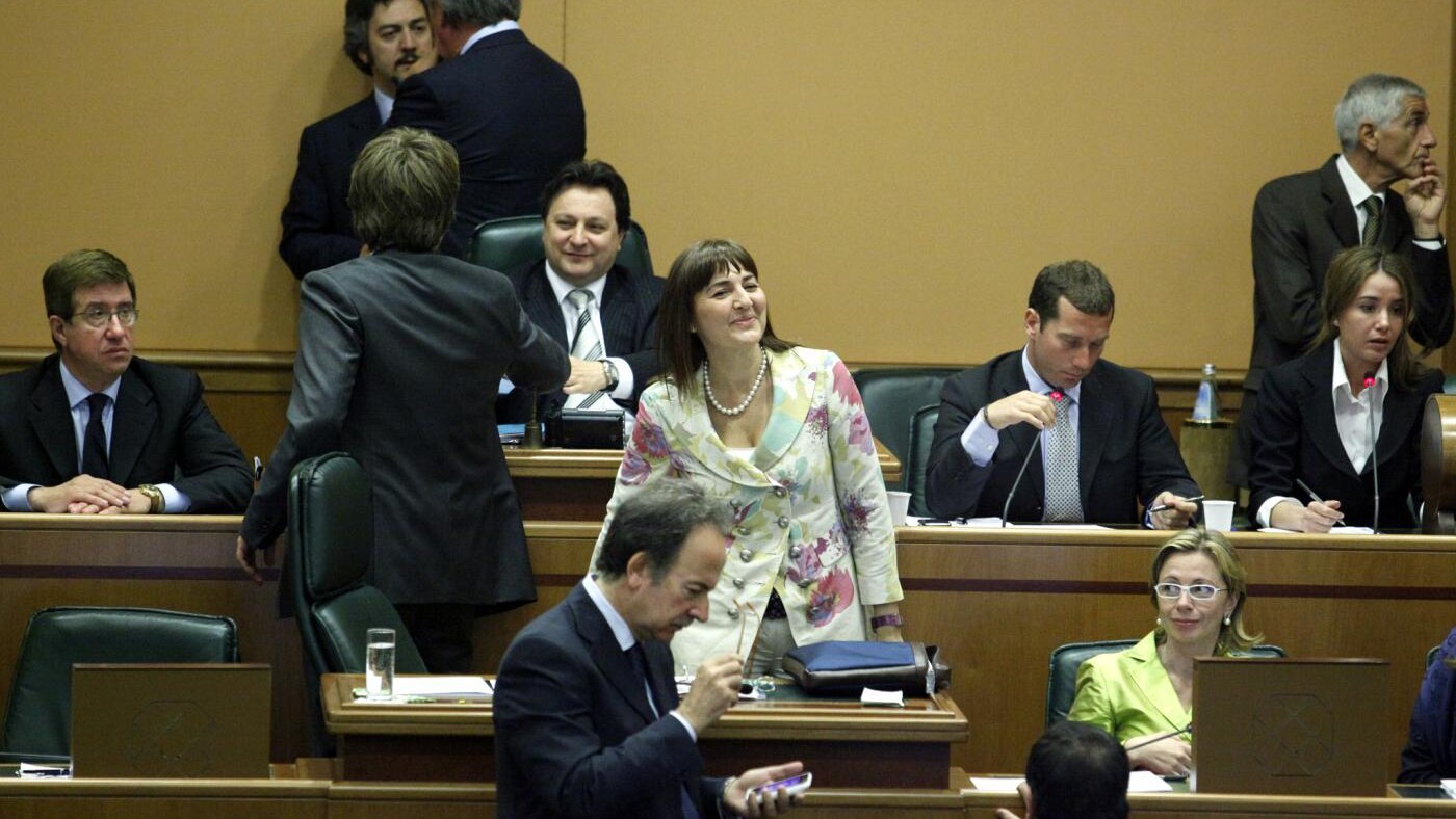 Antonio Cicchetti è l'unico consigliere che non ha altri incarichi. I suoi 70 colleghi, invece, arrotondano alla grande l'indennità di 7.755 euro e 46 centesimi.