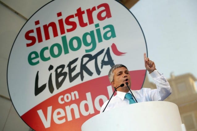 Polemiche per i manifesti di Sel che ricordano il fondatore della Apple. Nichi Vendola ammette l'incidente su Facebook e si scusa.