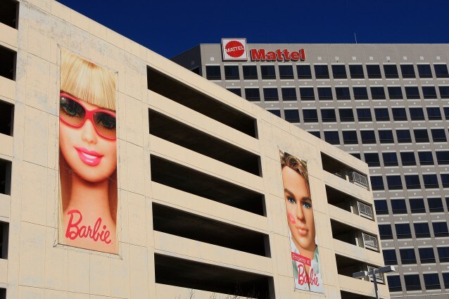 Mattel interrompe i rapporti con aziende che contribuiscono alla deforestazione in Indonesia.