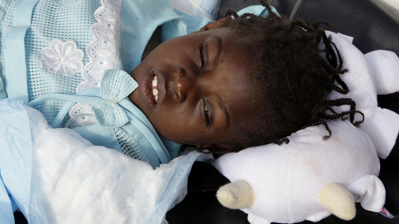 Milioni di bambini muoiono ogni anno per carenze di personale medico