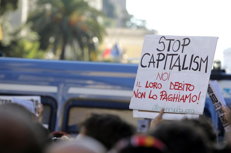 La lunga giornata degli Indignati dall'assedio di Bankitalia allo sgombero