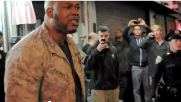 Il giovane veterano dei Marine che affronta la polizia newyorkese