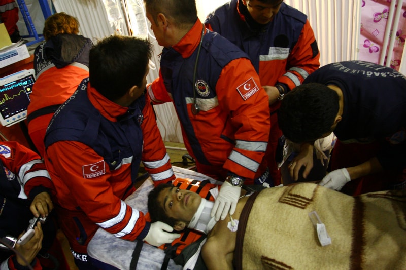 Terremoto in Turchia: salvo un ragazzo dopo cinque giorni sotto le macerie