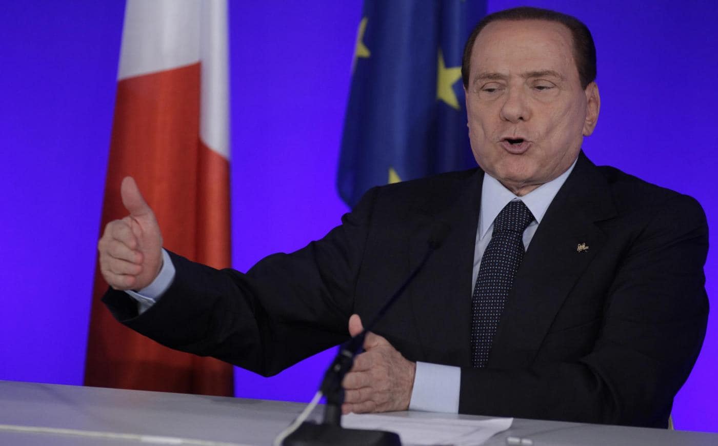 Possibile che nei prossimi giorni i frondisti del Pdl assieme a qualche ex Responsabile costituiscano un nuovo gruppo parlamentare. Il governo è appeso a un filo.