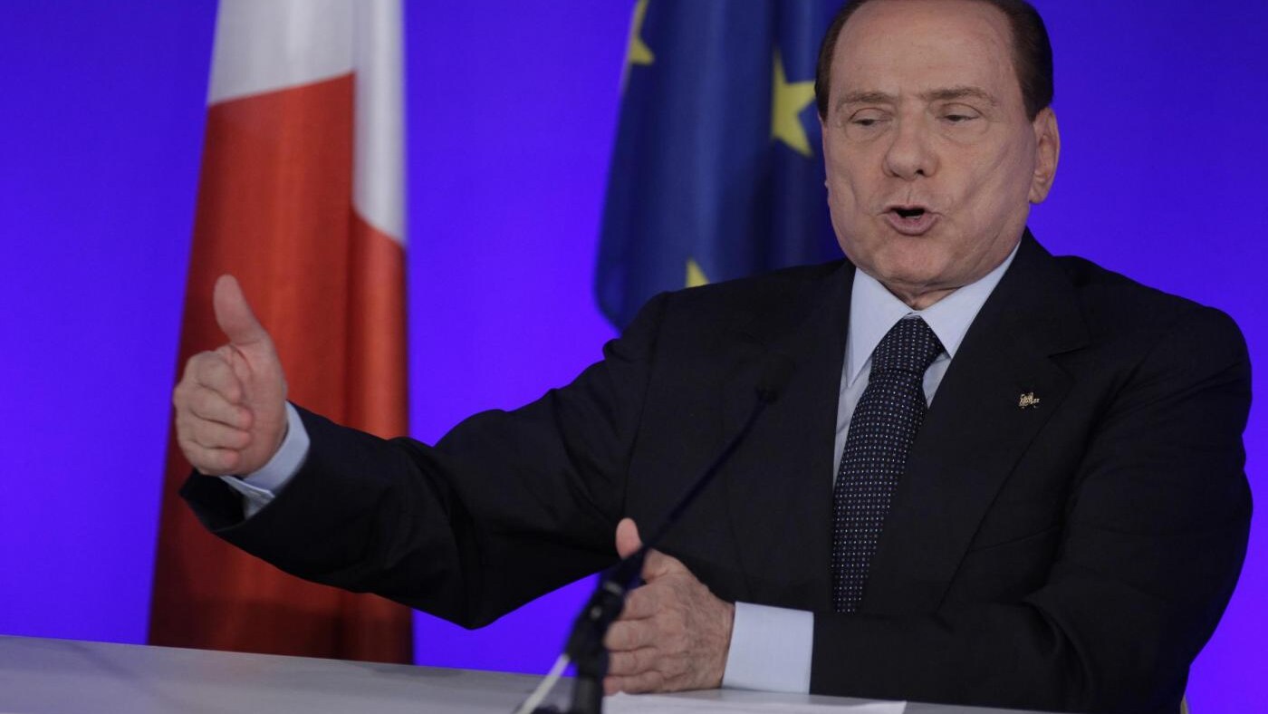 Possibile che nei prossimi giorni i frondisti del Pdl assieme a qualche ex Responsabile costituiscano un nuovo gruppo parlamentare. Il governo è appeso a un filo.