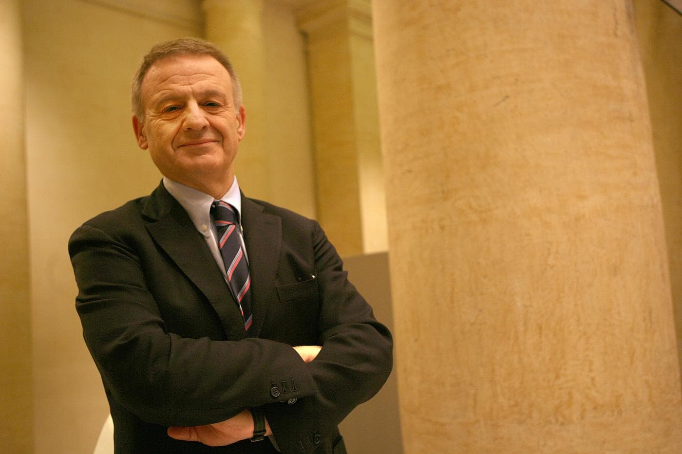 Il neo ministro dell'Ambiente Corrado Clini, dopo le sue dichiarazioni ai microfoni di Radio Due riguardo al nucleare, un'opzione su cui bisognerebbe riflettere molto precisa in serata che la questione è stata, ad ogni modo, risolta col referendum.