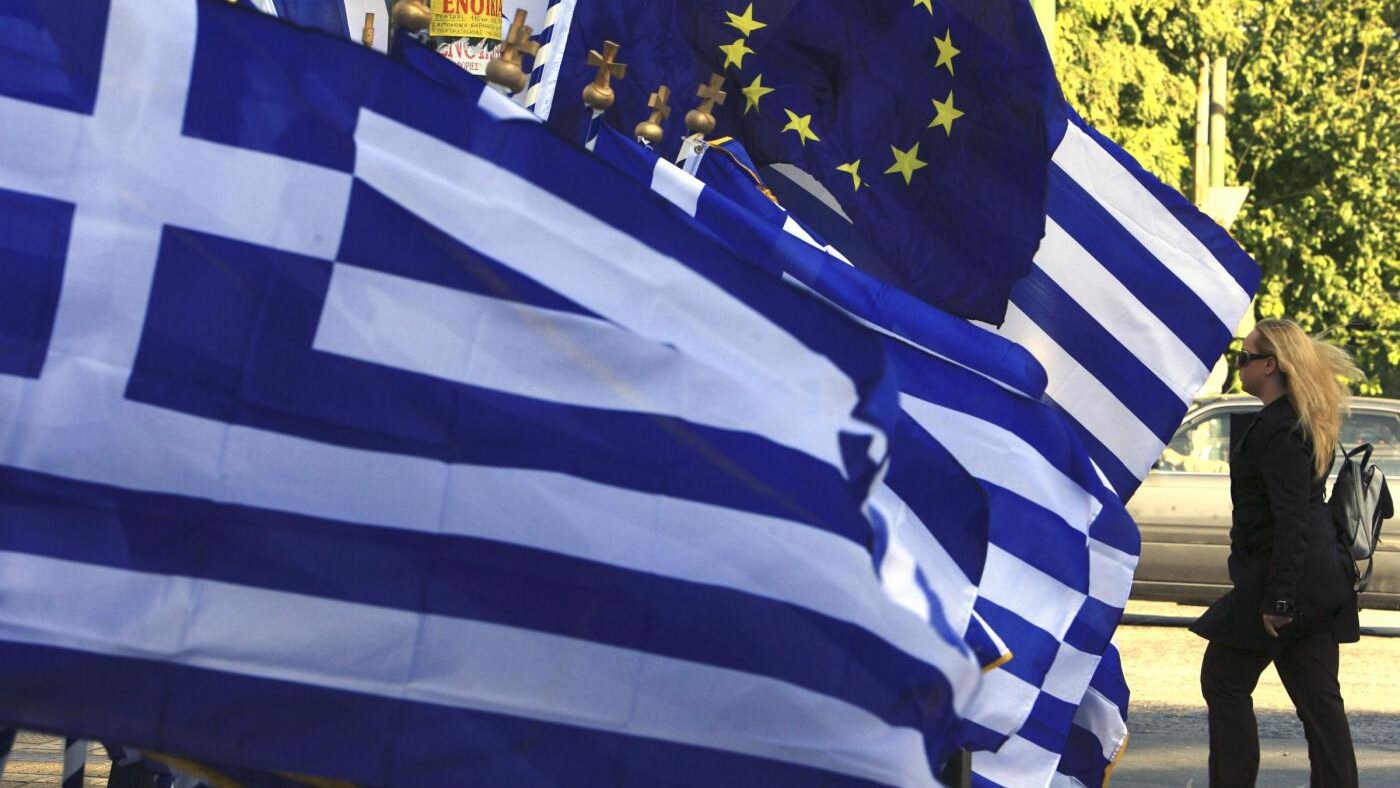 Il referendum in Grecia, l'altissimo spread italiano e una parola che riecheggia minacciosamente nell'aria: "default".Cerchiamo di capire cosa sta succedendo in Europa e quali potrebbero essere i possibili scenari.