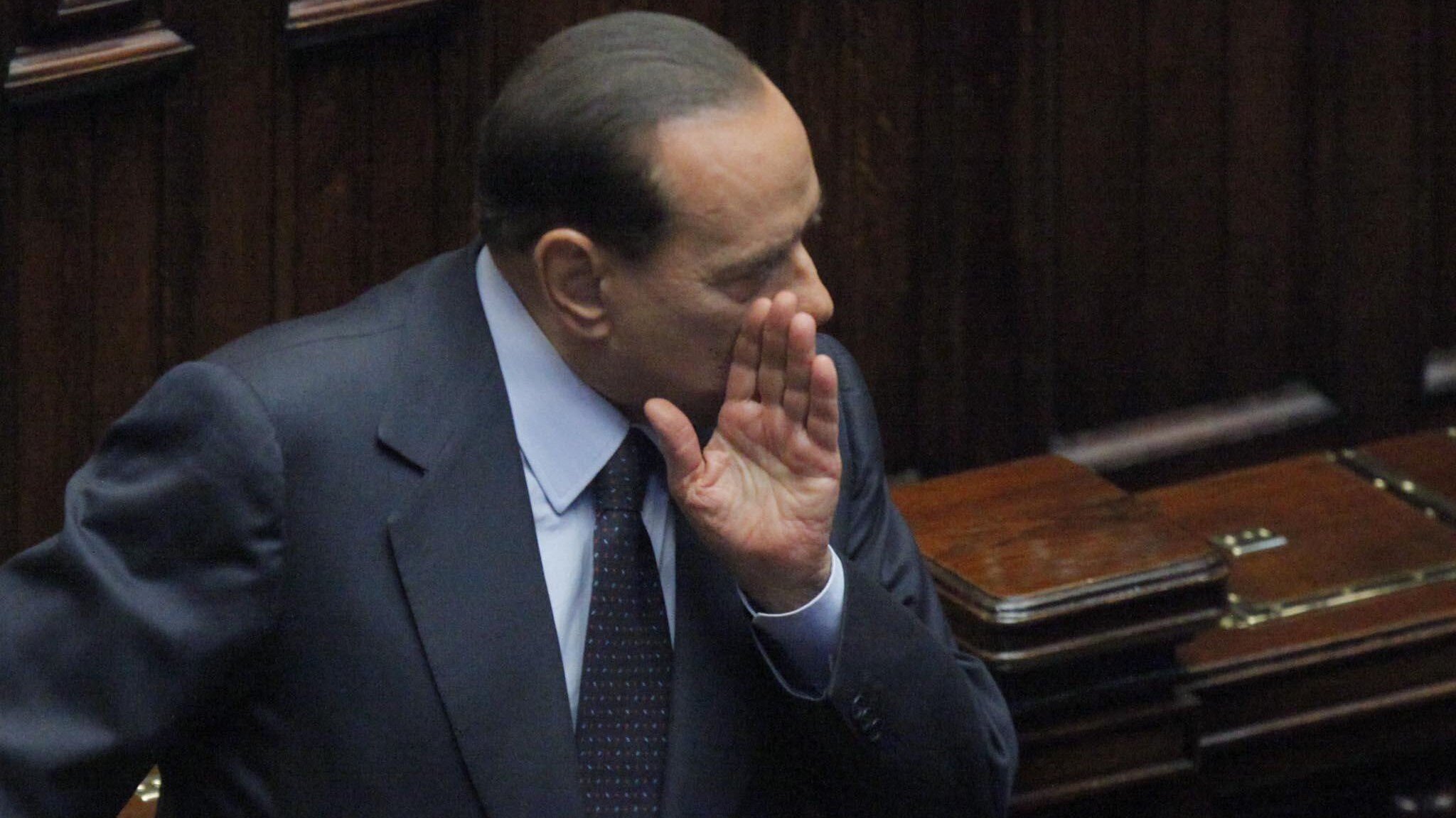 Il Premier in queste ore è impegnato in frenetici incontri e trattative per recuperare i fuoriusciti dal Pdl. L’obiettivo finale è riuscire ad avere i numeri necessari in Parlamento per continuare a governare.