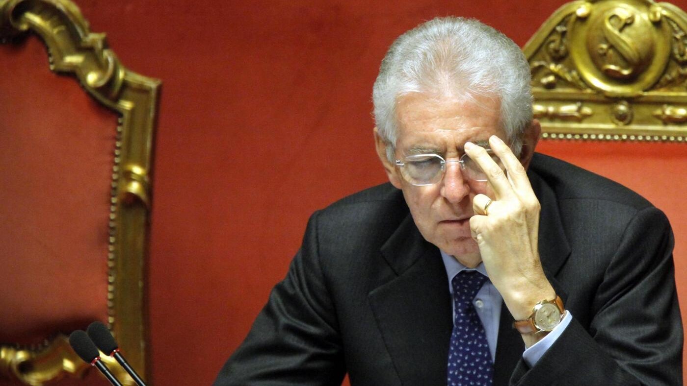 E' questo quanto emerso da un sondaggio realizzato da Demos per Repubblica. L'ex rettore della Bocconi guida la speciale classifica dei leader politici, dietro di lui il nuovo Ministro dello sviluppo economico Corrado Passero col 53%.