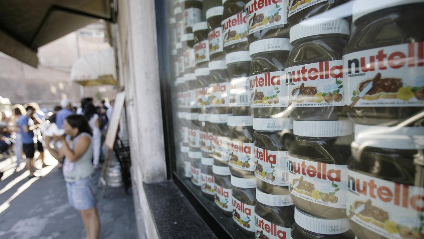 Secondo i giudici tedeschi, le etichette della Nutella mentirebbero, riportando informazioni nutrizionali falsate, presentando un alimento ipercalorico come un prodotto ricco di vitamine e sali minerali.