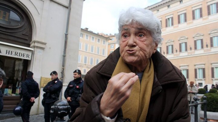 La simpatica anziana oppositrice di Montecitorio