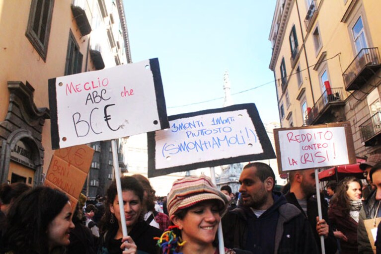 Studenti protestano contro Mario Monti e la Bce