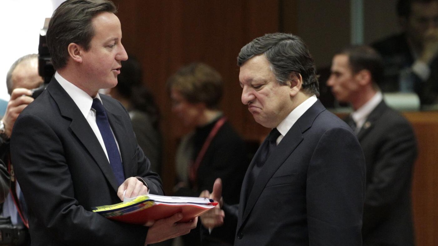 Il Presidente della Commissione Europea nel suo intervento al Parlamento di Strasburgo ha detto di non essere pienamente soddisfatto dell'accordo raggiunto al Consiglio europeo, addossando gran parte delle responsabilità all'opposizione di Cameron.