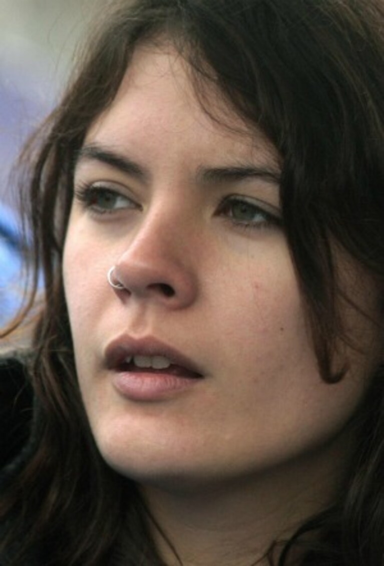 Se per il Time il 2011 è stato l'anno di The Protester, i lettori del Guardian, invitati a rispondere ad un sondaggio, hanno confermato questa scelta, eleggendo Camila Vallejo come loro eroina. La giovane leader dei movimenti studenteschi negli ultimi mesi ha mobilitato il Cile, guidando le lotte per un istruzione pubblica e gratuita nel paese.