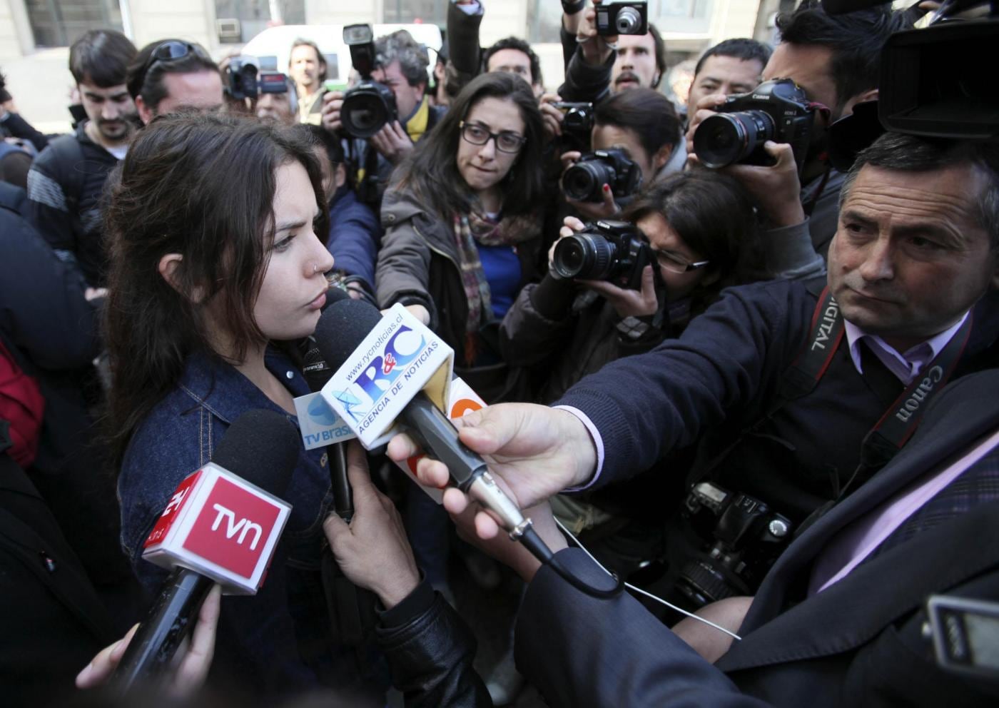 Se per il Time il 2011 è stato l'anno di The Protester, i lettori del Guardian, invitati a rispondere ad un sondaggio, hanno confermato questa scelta, eleggendo Camila Vallejo come loro eroina. La giovane leader dei movimenti studenteschi negli ultimi mesi ha mobilitato il Cile, guidando le lotte per un istruzione pubblica e gratuita nel paese.