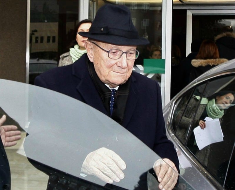 Si è spento a 91 anni don Luigi Verzè in seguito ad una crisi cardiaca. Il fondatore del San Raffaele di Milano, al centro di note vicende giudiziarie, è morto questa mattina nell'unità coronarica dell'Ospedale dove era stato ricoverato la scorsa notte.