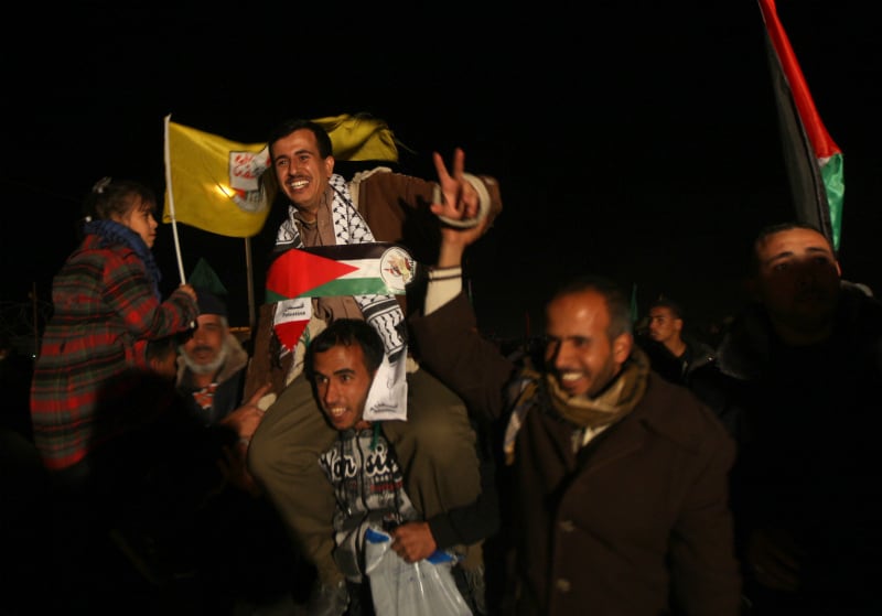 Rispettato l'accordo per la liberazione del soldato Gilad Shalit: dopo la scarcerazione di 450 detenuti ad ottobre i restanti 550 sono tornati ieri in libertà. Festa per la "vittoria" sullo Stato israeliano.